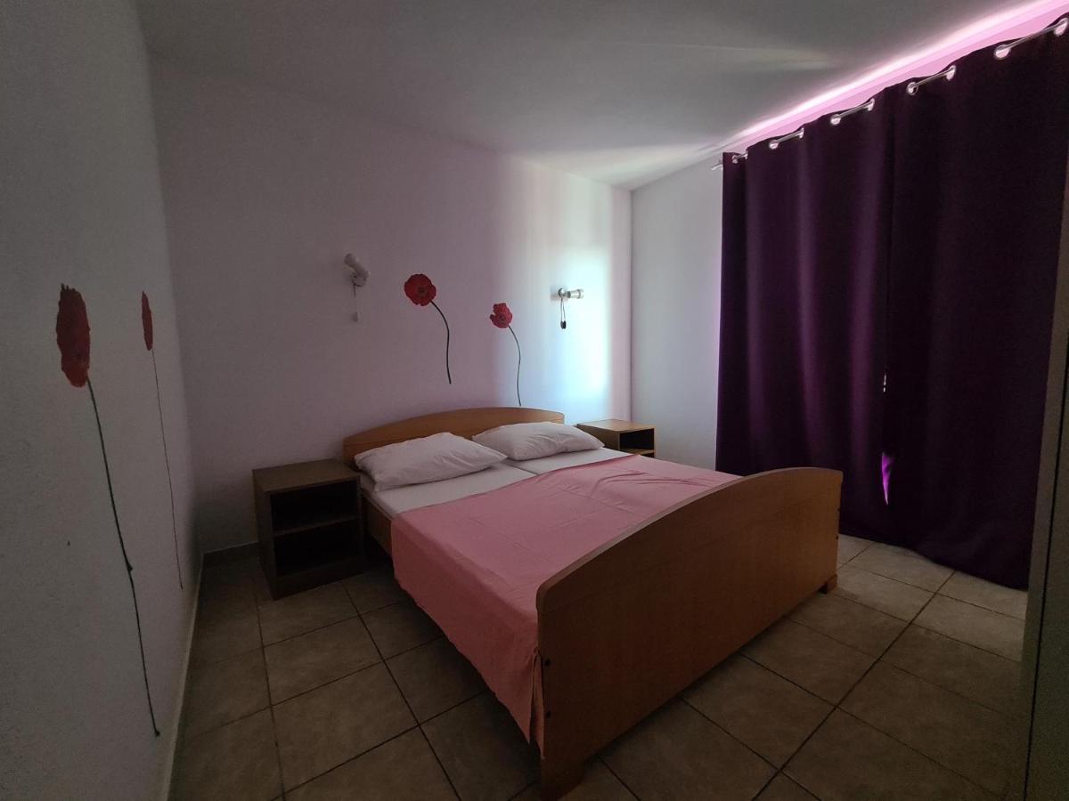 Apartments Niko Trogir Exterior photo